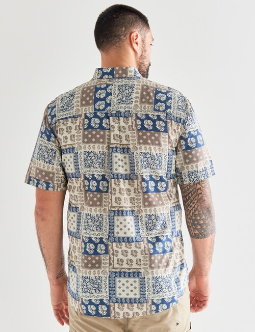 Kauri Trail Bandana Print Short Sleeve Slub Shirt, Sand product photo View 02 L