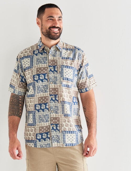Kauri Trail Bandana Print Short Sleeve Slub Shirt, Sand product photo View 05 L