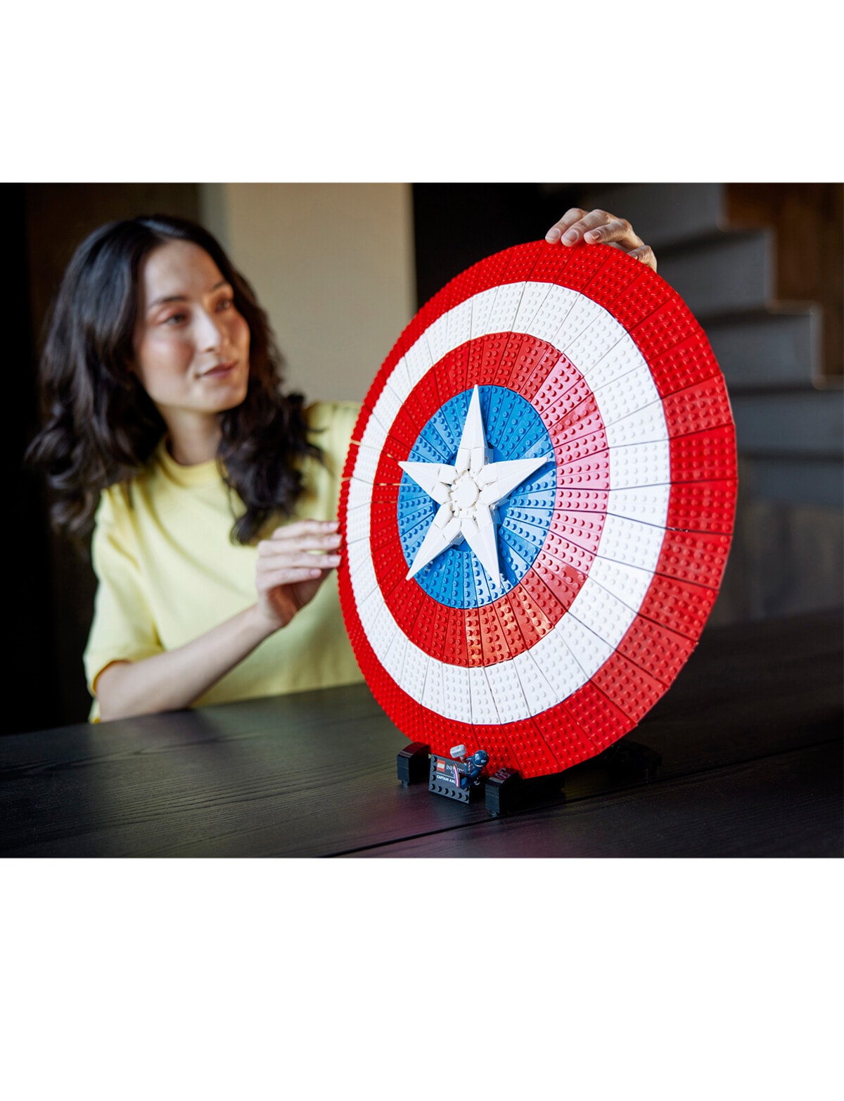 LEGO Superheroes - Captain America minifig with Shield and Hair