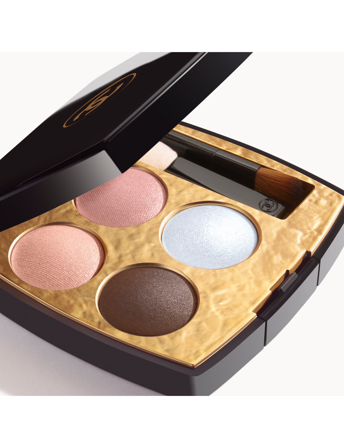 Chanel Les 4 Ombres Multi-effect Quadra Eyeshadow #228 STOCK, Facial  cosmetics & make-up, Official archives of Merkandi
