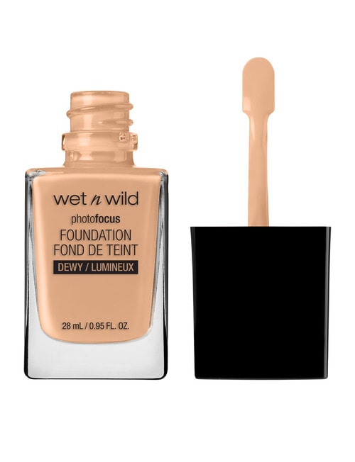 wet n wild Photo Focus Dewy Foundation, Classic Beige product photo