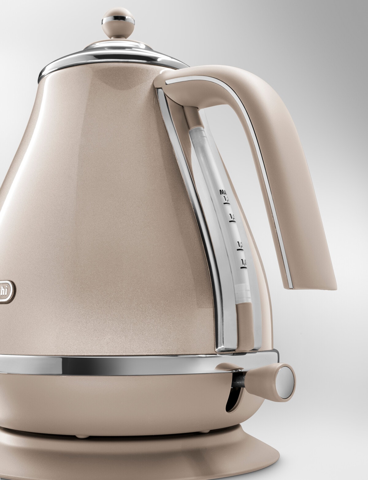 DeLonghi Icona Metallics Kettle, Beige, KBOT2001BG Kettles & Jugs