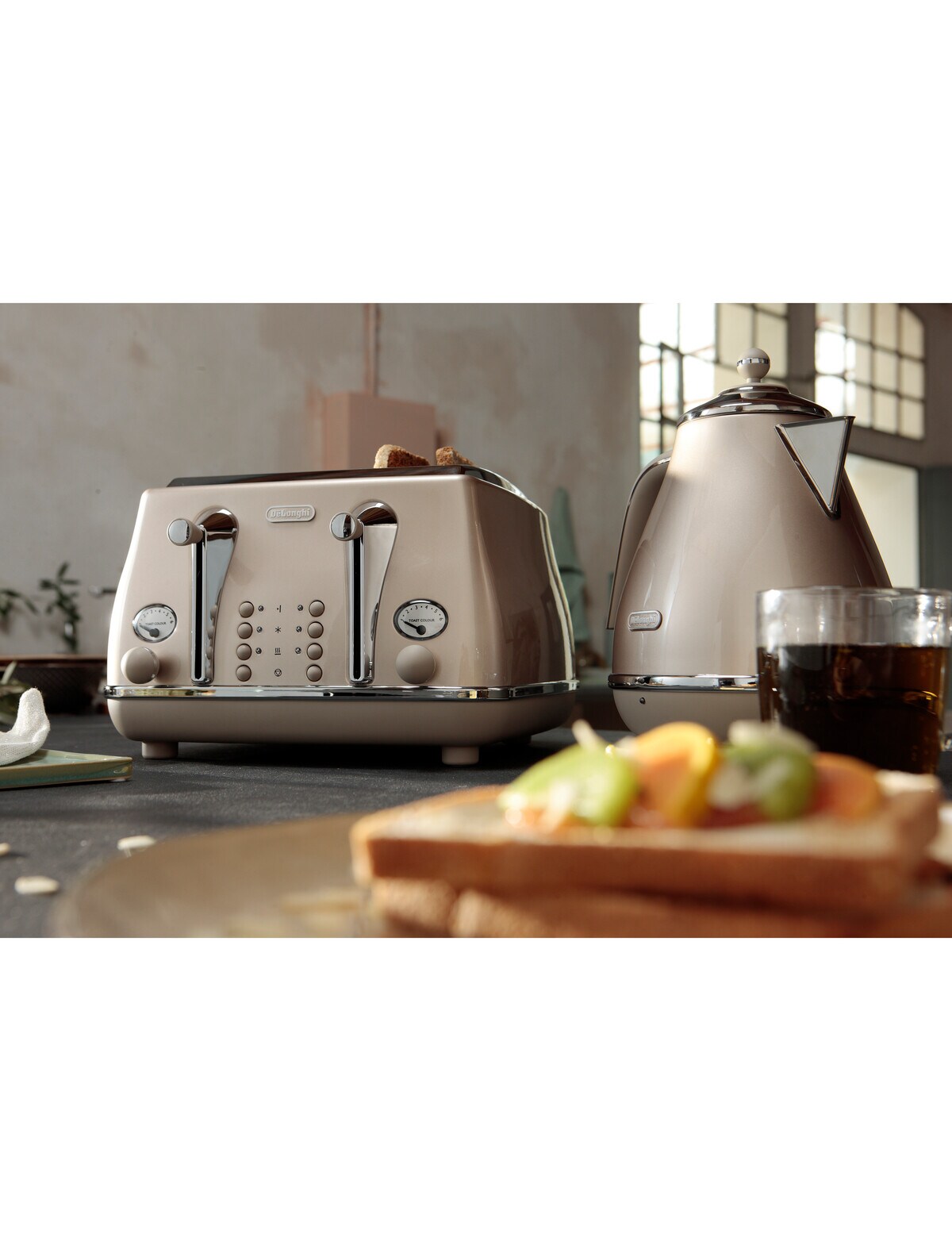 DeLonghi Icona Metallics Kettle, Beige, KBOT2001BG Kettles & Jugs