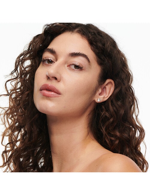 MAC Studio Radiance Serum-Powered Foundation product photo View 03 L