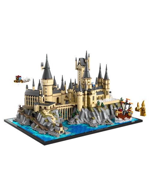 LEGO Harry Potter Hogwarts Castle and Grounds product photo View 03 L