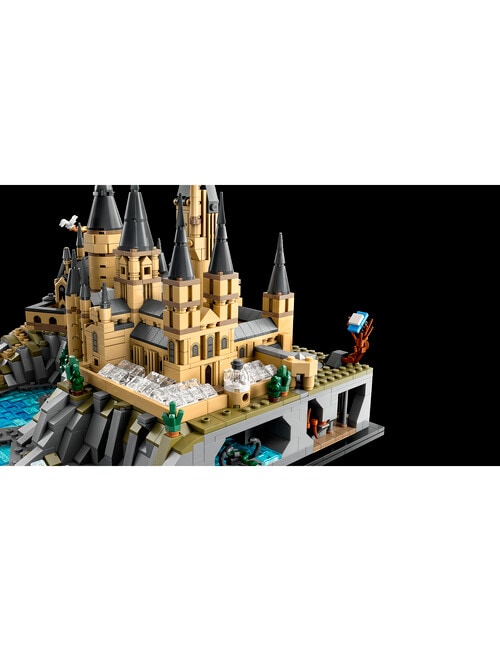 LEGO Harry Potter Hogwarts Castle and Grounds product photo View 04 L