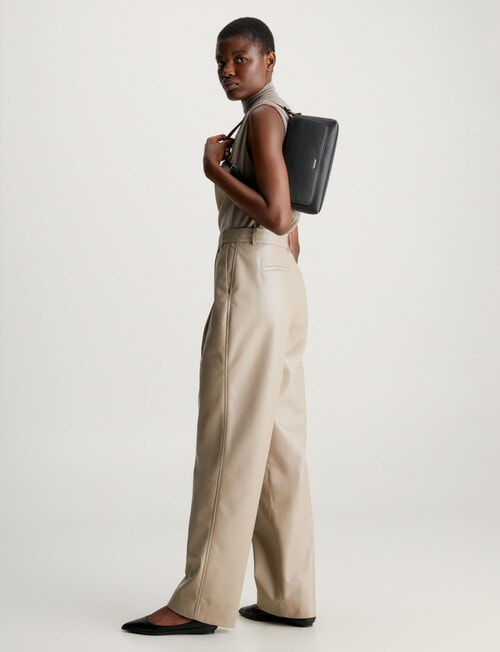 Calvin Klein Must Shoulder Bag, Black product photo View 05 L