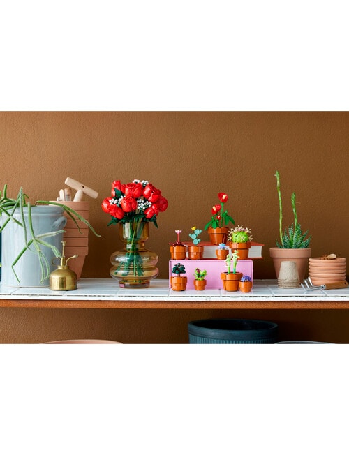 LEGO Botanicals Bouquet of Roses, 10328 product photo View 17 L