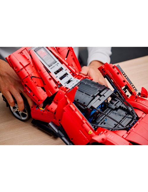 Lego Technic Technic Ferrari Daytona SP3, 42143 product photo View 06 L