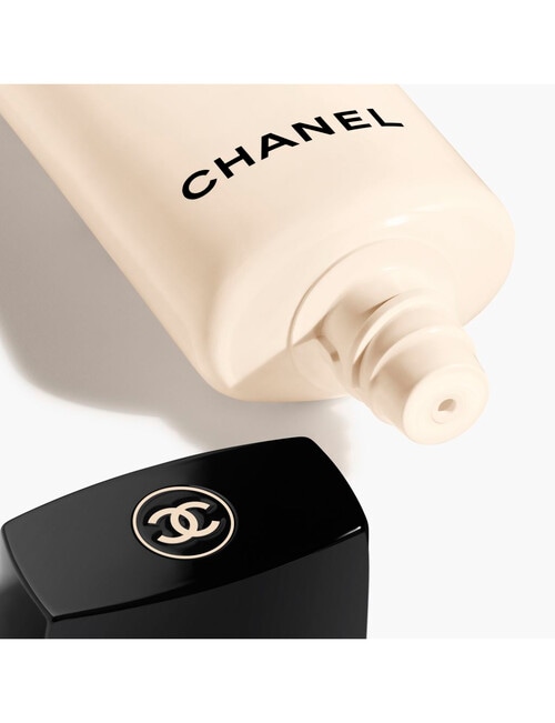 CHANEL LES BEIGES HEALTHY WINTER GLOW PRIMER. Moisturising And Protective product photo View 02 L