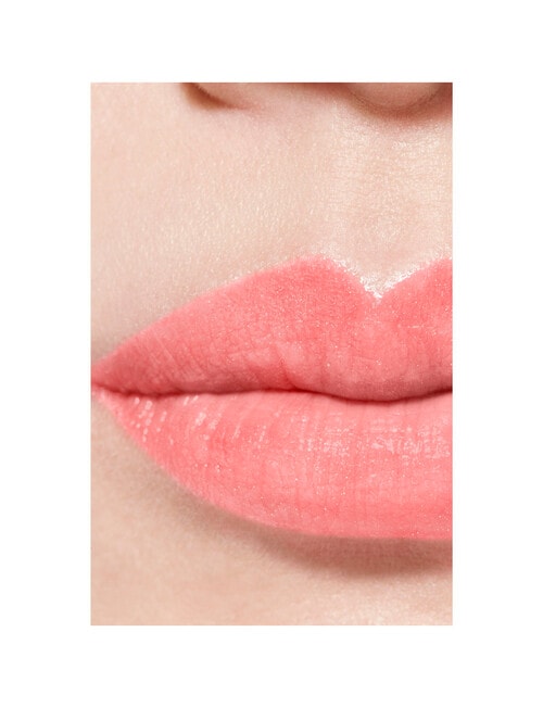 CHANEL ROUGE COCO BAUME A HYDRATING TINTED LIP BALM THAT OFFERS BUILDABLE COLOUR FOR BETTER-LOOKING LIPS, DAY AFTER DAY product photo View 04 L