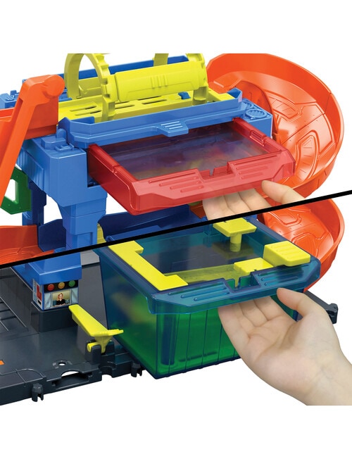 Hot Wheels Tunnel Twist Car Wash product photo View 07 L