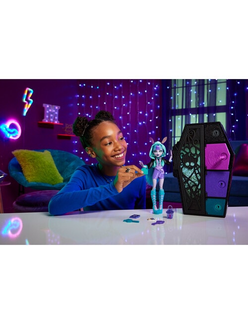 Monster High Skulltimates Secrets Neon Frights Series, Twyla product photo View 03 L