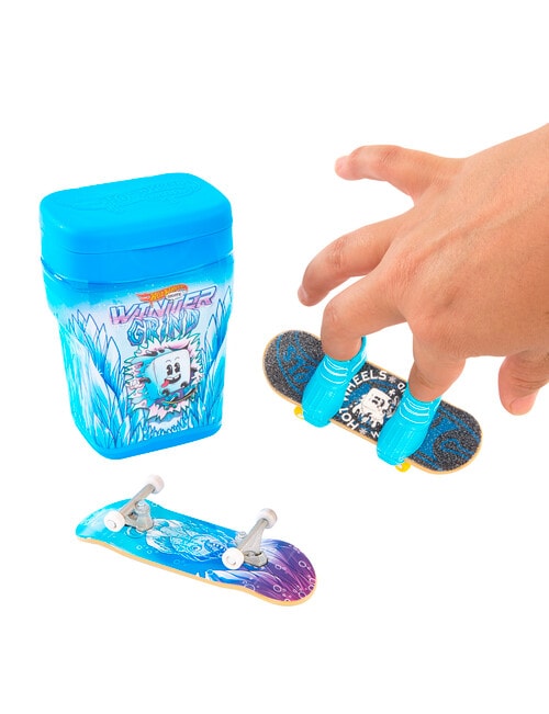 Hot Wheels Skate Gumball Box, Assorted product photo View 11 L