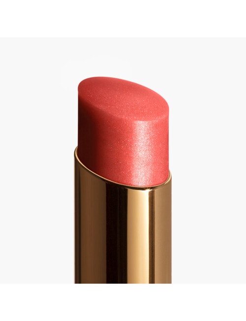 CHANEL ROUGE COCO LIP BAUME TINT A HYDRATING TINTED LIP BALM, A HYDRATING TINTED LIP BALM THAT OFFERS BUILDABLE COLOUR FOR BETTER-LOOKING L product photo View 02 L