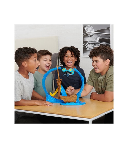 Monster Jam 1:64 Megalodon's Loop of Doom Playset product photo View 08 L