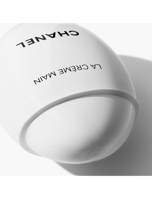 CHANEL LA CRÈME MAIN Nourish-Soften-Illuminate 50ml product photo View 02 L