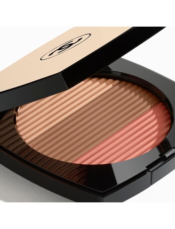 CHANEL LES BEIGES Healthy Glow Sun-Kissed Powder product photo