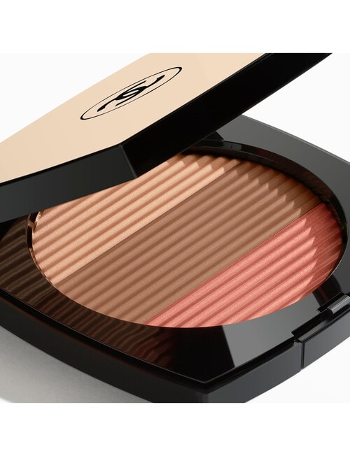 CHANEL LES BEIGES Healthy Glow Sun-Kissed Powder product photo View 02 L