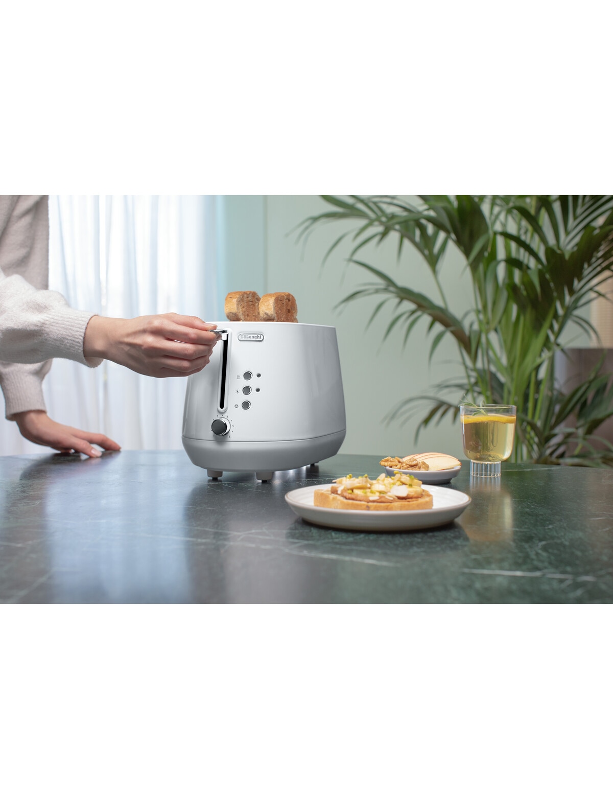 DeLonghi Eclettica 2 Slice Toaster, Whimsical White, CTY2003W Toasters