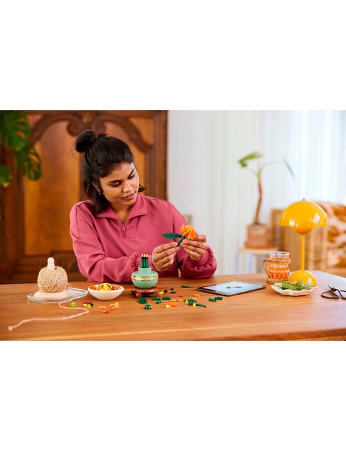 LEGO Botanicals Chrysanthemum, 10368 product photo View 06 L