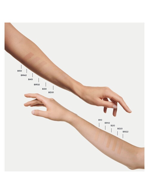 CHANEL ULTRA LE TEINT VELVET Blurring Smooth-Effect Foundation, Velvet Matte Finish, 30ml product photo View 06 L