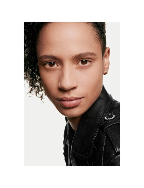 CHANEL ULTRA LE TEINT VELVET Blurring Smooth-Effect Foundation, Velvet Matte Finish, 30ml product photo View 05 L