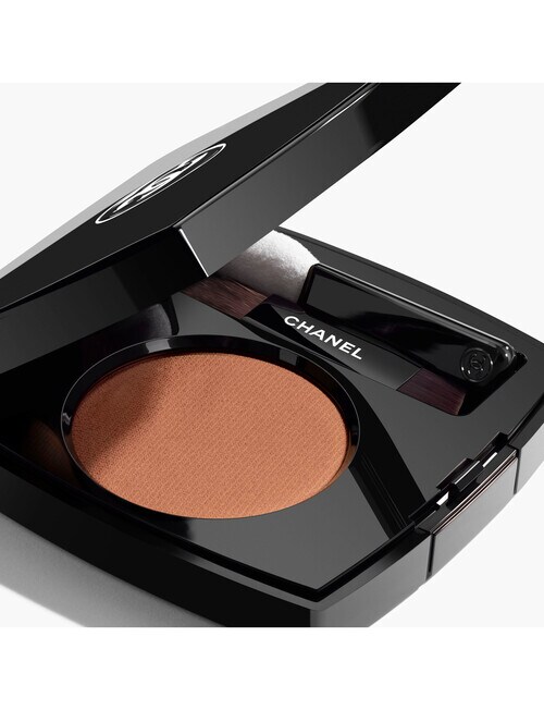 CHANEL OMBRE ESSENTIELLE Multi-Use Longwearing Eyeshadow product photo View 02 L