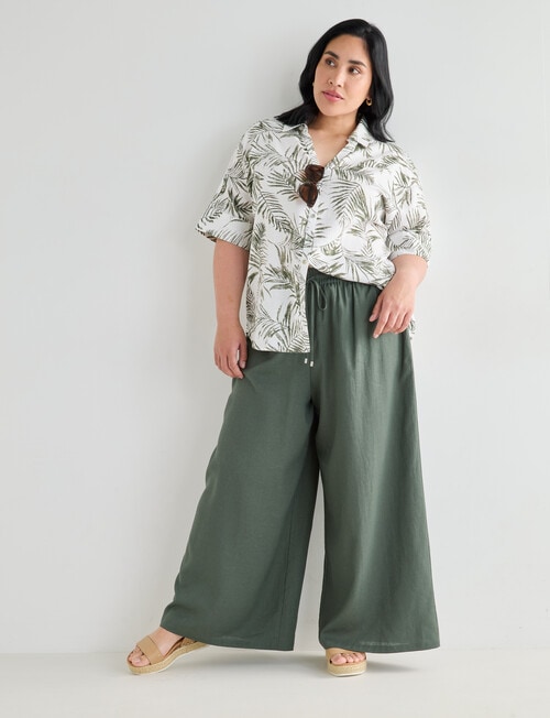 Studio Curve Palm Print Linen Blend Short Sleeved Shirt, Green product photo View 03 L