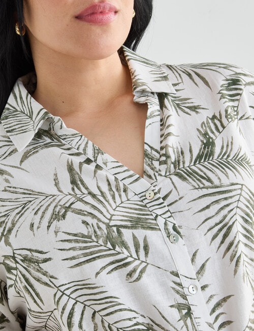 Studio Curve Palm Print Linen Blend Short Sleeved Shirt, Green product photo View 04 L