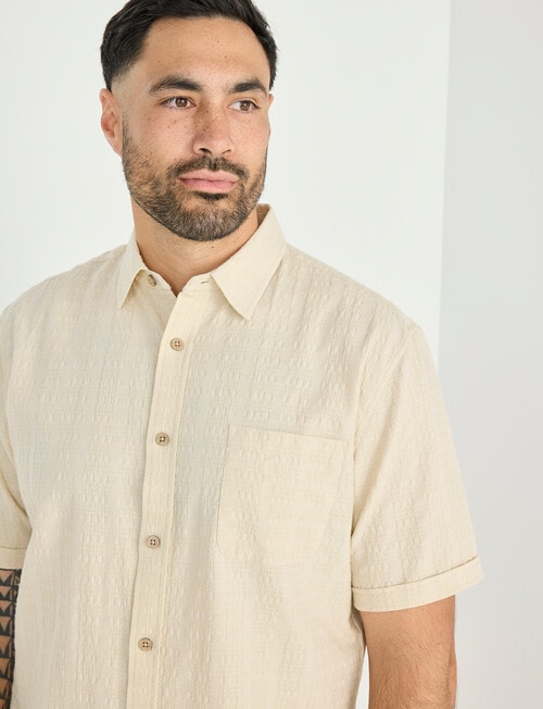 Kauri Trail Grid Texture Short Sleeve Shirt, Natural product photo View 04 L