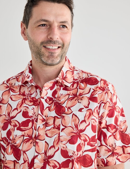 Chisel Short Sleeve Shirt, Red Print product photo View 04 L