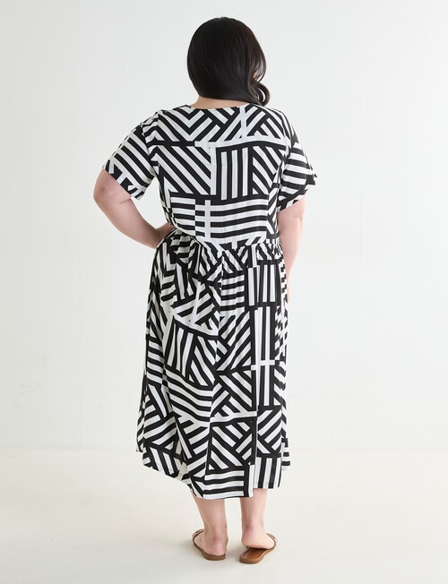 Studio Curve Abstract Stripe Oversize Pocket Dress, Black product photo View 02 L