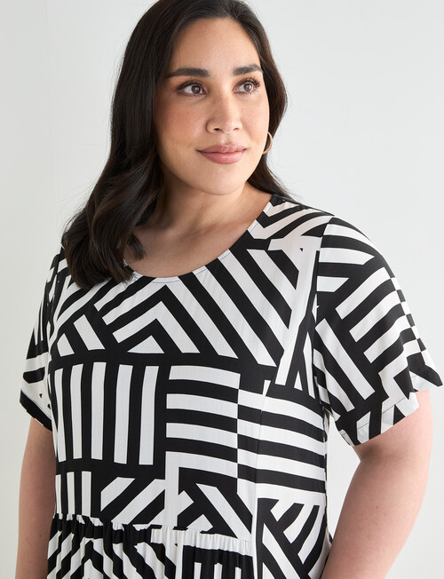 Studio Curve Abstract Stripe Oversize Pocket Dress, Black product photo View 06 L