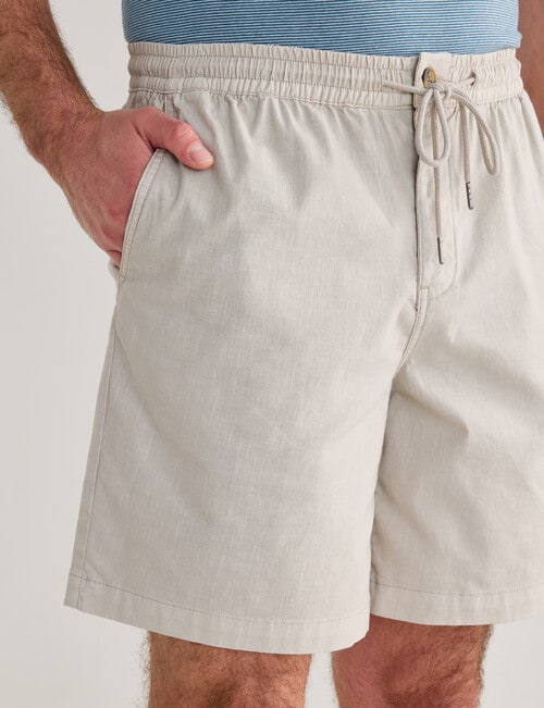 Chisel Shorts, Sand product photo View 04 L