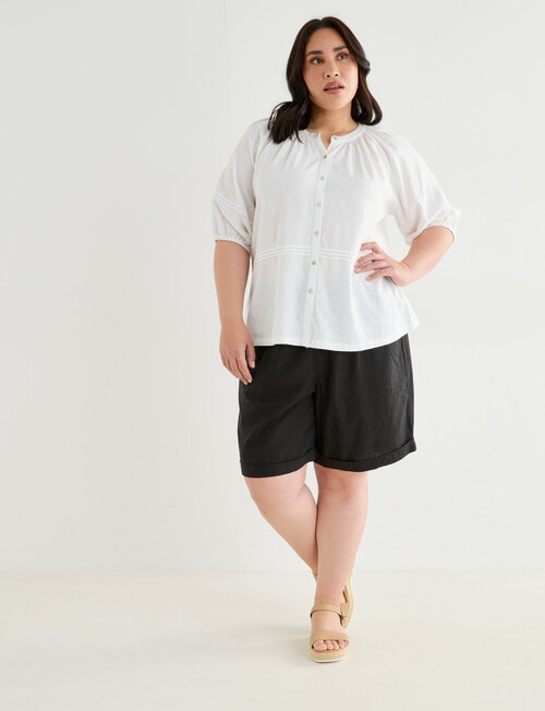 Studio Curve Linen Blend Shorts, Black product photo View 03 L