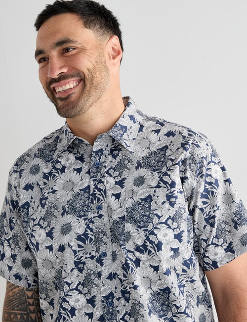 Logan Short Sleeve Shirt, Largo Navy product photo