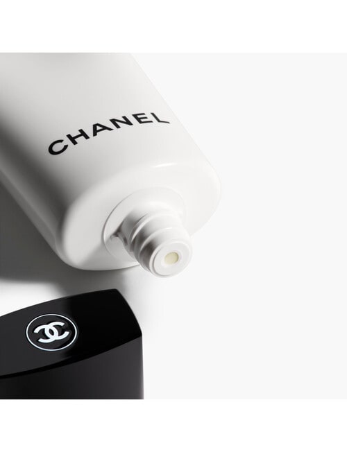 CHANEL LA MOUSSE Camellia Cleansing Cream-To-Foam, 150ml product photo View 02 L
