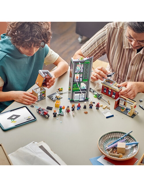 LEGO Superheroes Super Heroes Marvel Spider-Man vs. Oscorp, 76324 product photo View 09 L