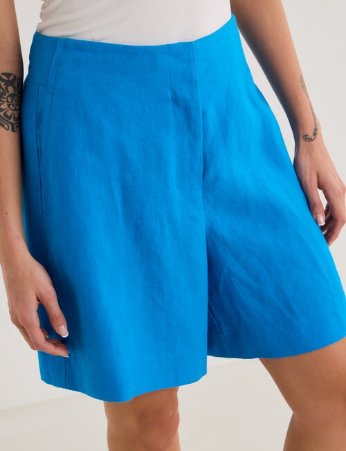 Zest Linen Bermuda Short, Blue Jewel product photo
