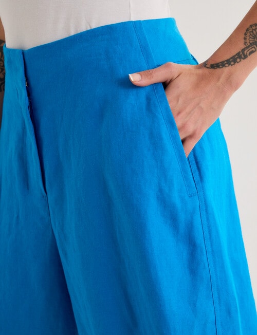 Zest Linen Bermuda Short, Blue Jewel product photo View 05 L