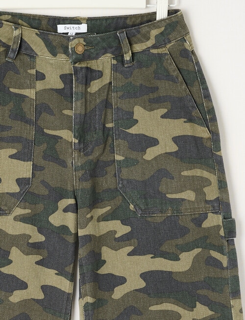 Switch Camo Super Baggy Denim Jort, Green - Shorts