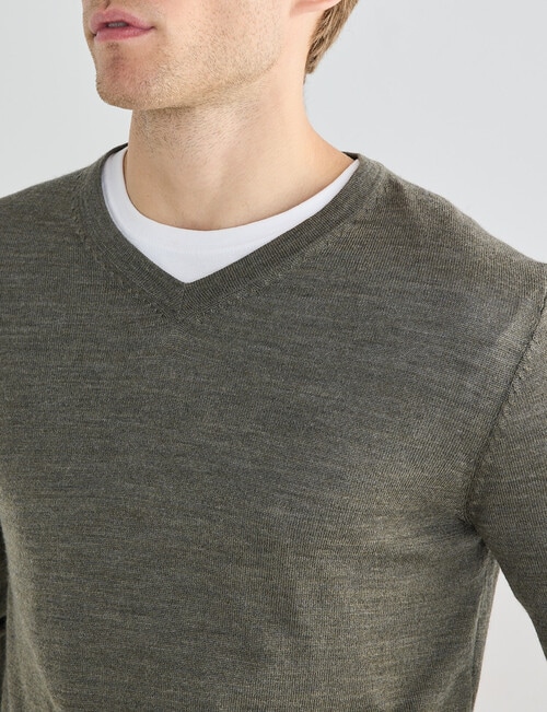 North South Merino Merino V-Neck Jumper, Khaki Marle product photo View 04 L