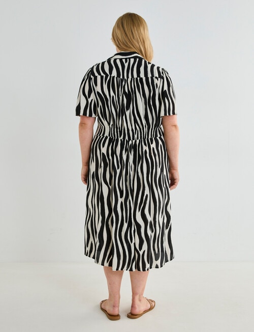 Studio Curve Animal Print Shirt Dress, Wild Animal product photo View 02 L