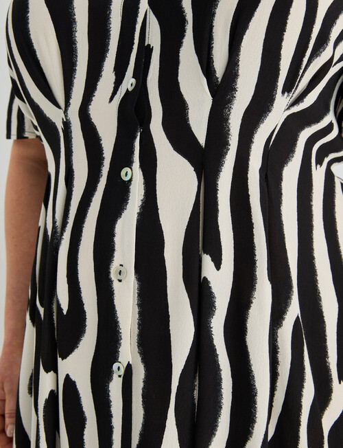 Studio Curve Animal Print Shirt Dress, Wild Animal product photo View 05 L