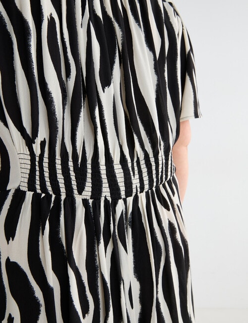 Studio Curve Animal Print Shirt Dress, Wild Animal product photo View 06 L