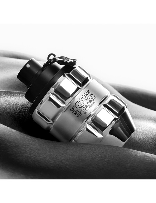 Viktor & Rolf Spicebomb Metallic Musk Eau de Parfum product photo View 06 L