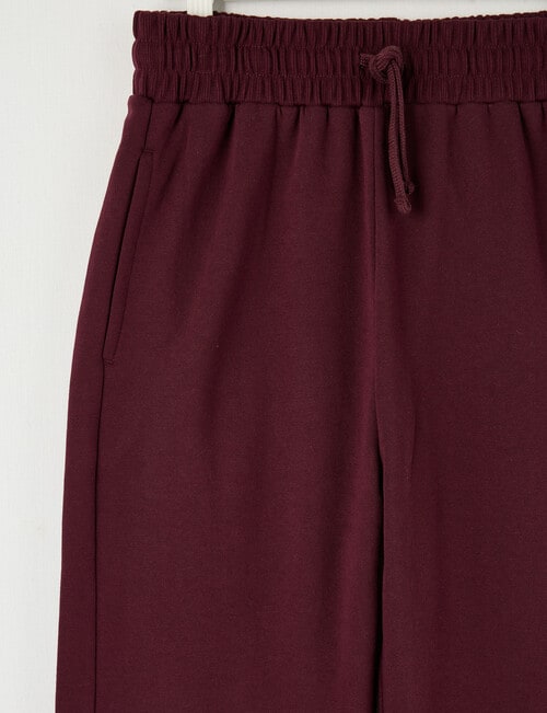 No Issue Baggy Trackpant, Burgundy product photo View 03 L