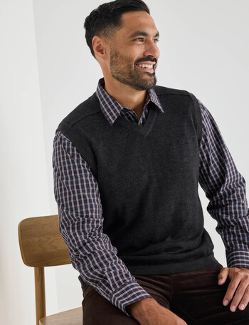 Logan Kiel Knitwear Vest, Dark Brown product photo