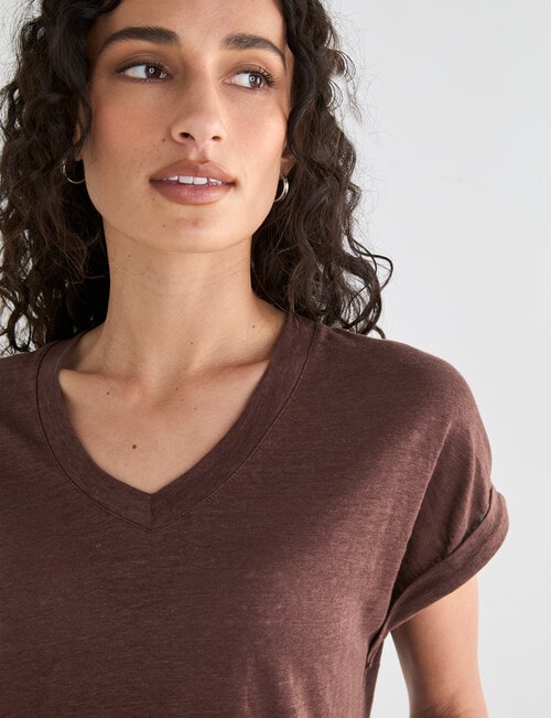 Zest Essential Linen V-Neck Tee, Chocolate product photo View 04 L